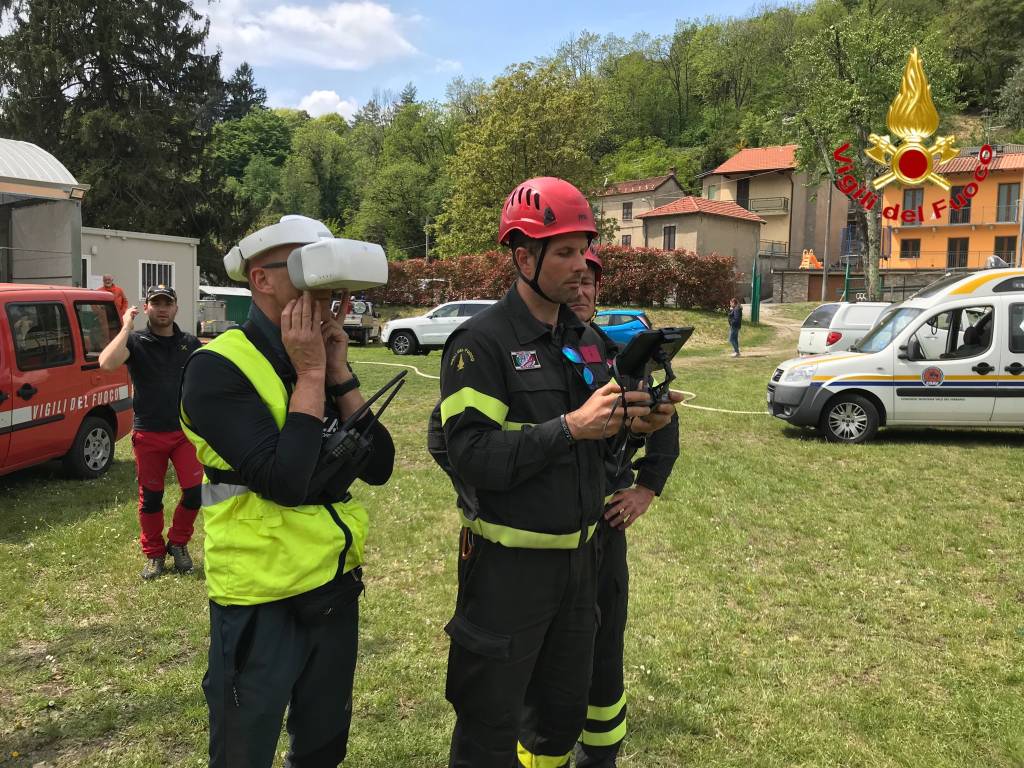 L\'incendio nel boschi di Dumenza