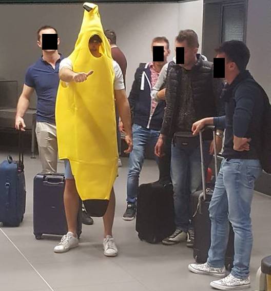 Addii al celibato goliardici a Malpensa