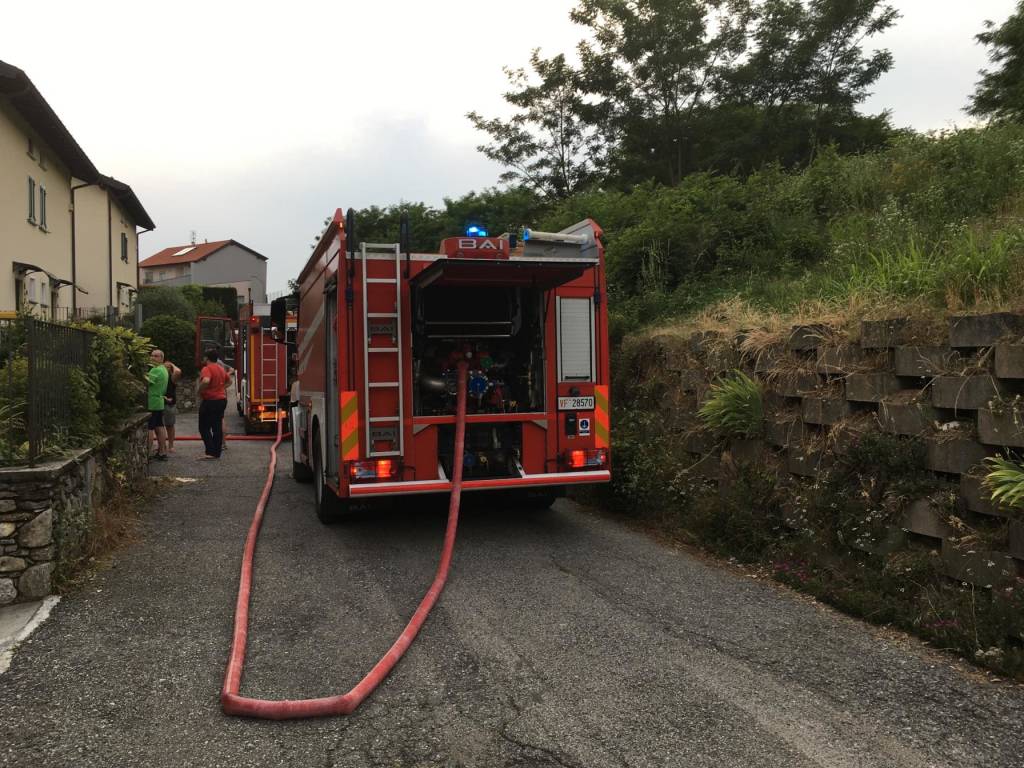 Incendio tetto a Besozzo