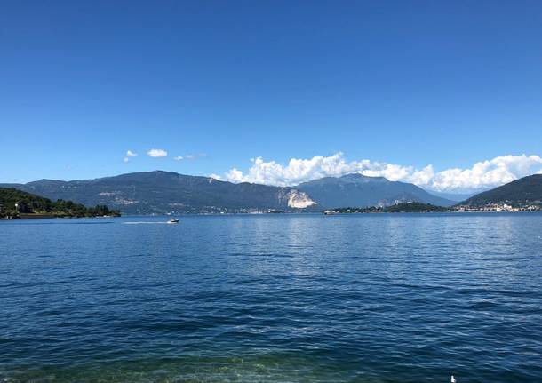 lago montagne livello acqua