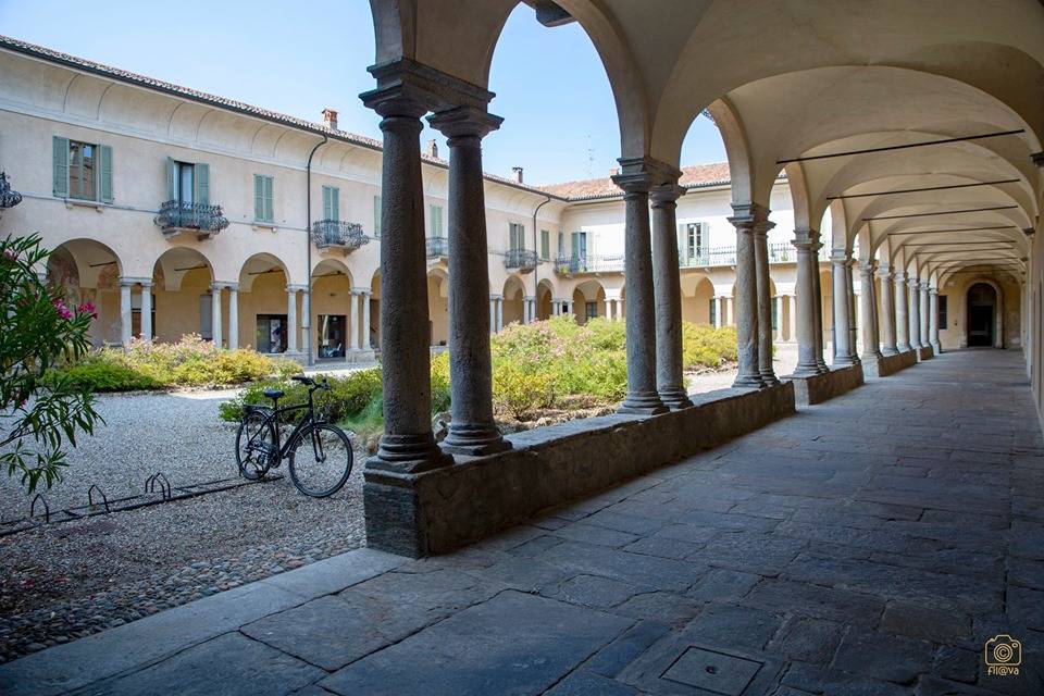 il cortile di sant'antonino a varese foto di Fil_va