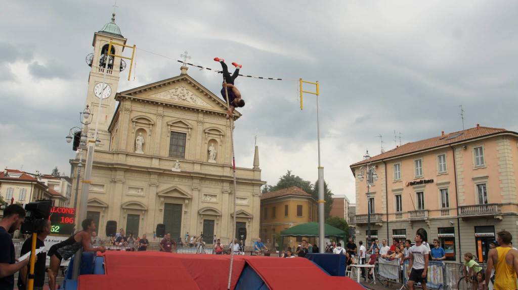 Salto con l'asta a Saronno