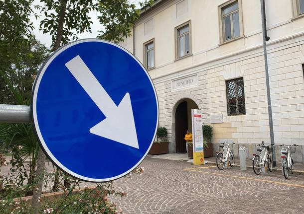 Nuovi parcheggi davanti al comune di Busto