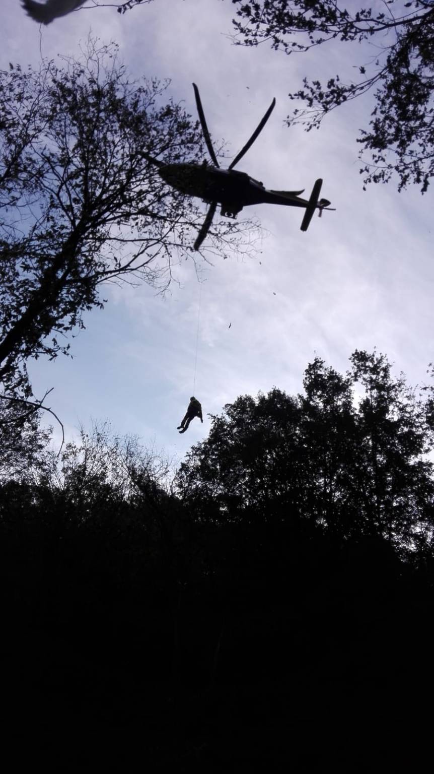 Fungiatt cade nel bosco, lo salvano con l'elicottero