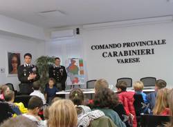 Gli alunni della Galilei in visita alla caserma dei carabinieri - foto di Michaela Tedde