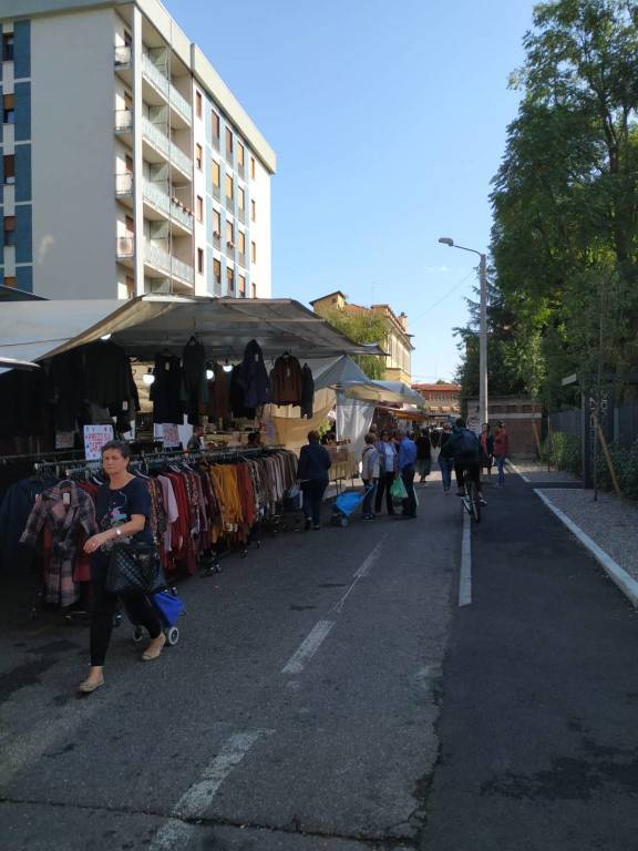 Mercato di Saronno, spostate le bancarelle in piazza dei Mercanti