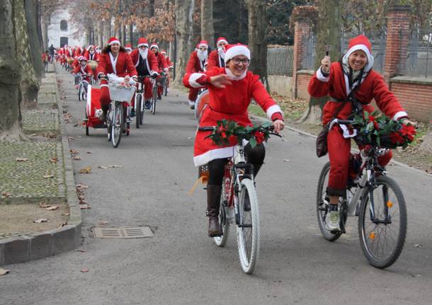 Babbi Natale in bici a Rovello Porro