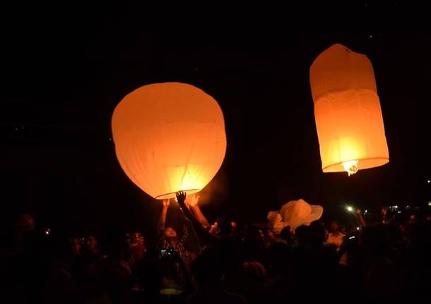 Inutili e pericolose: l'appello della Protezione civile contro le lanterne  volanti