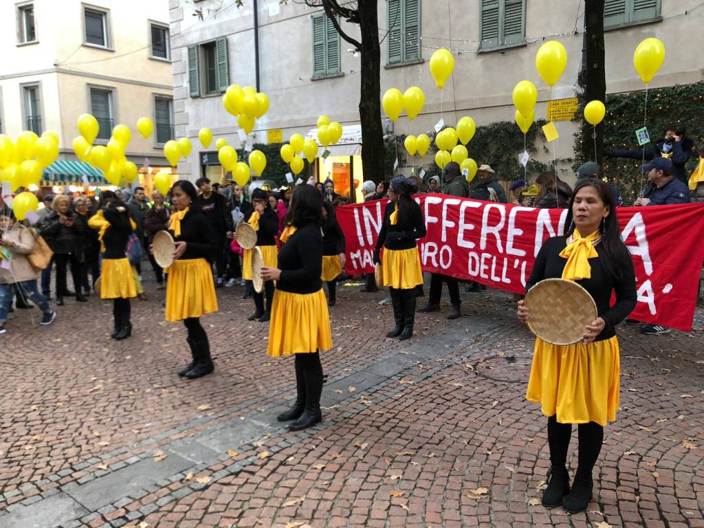 La Varese antrazzista sfila in centro