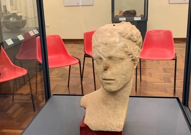 Una statua greca al museo Mirabello: dono dei Tavernari