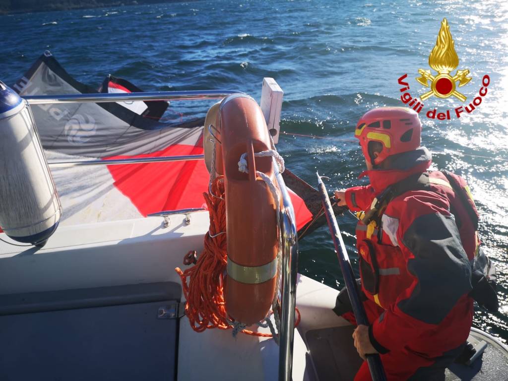 vigili del fuoco acqua lago maggiore