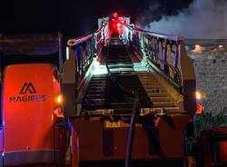 Casa in fiamme a Venegono Superiore