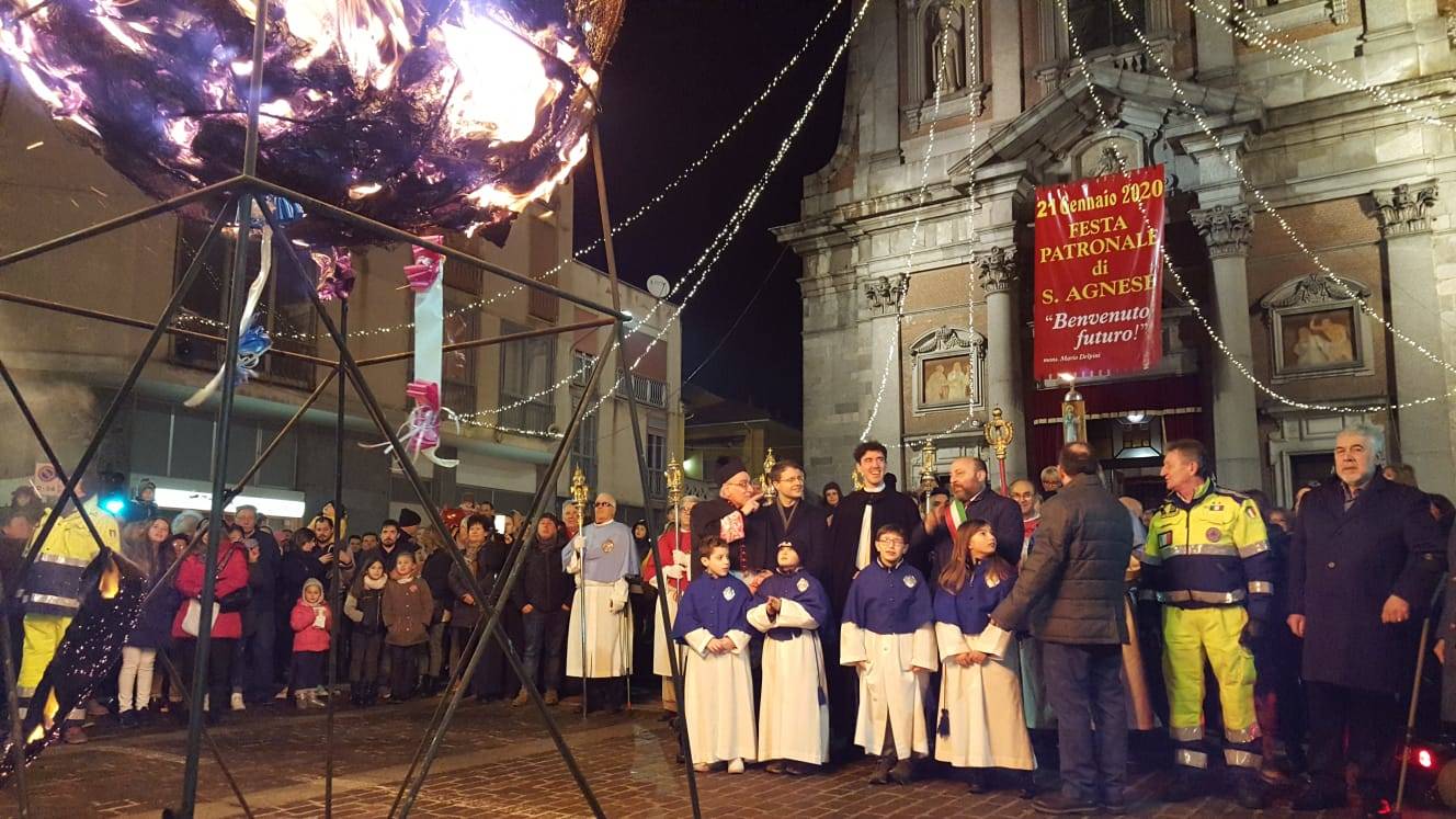 falò di sant'agnese somma