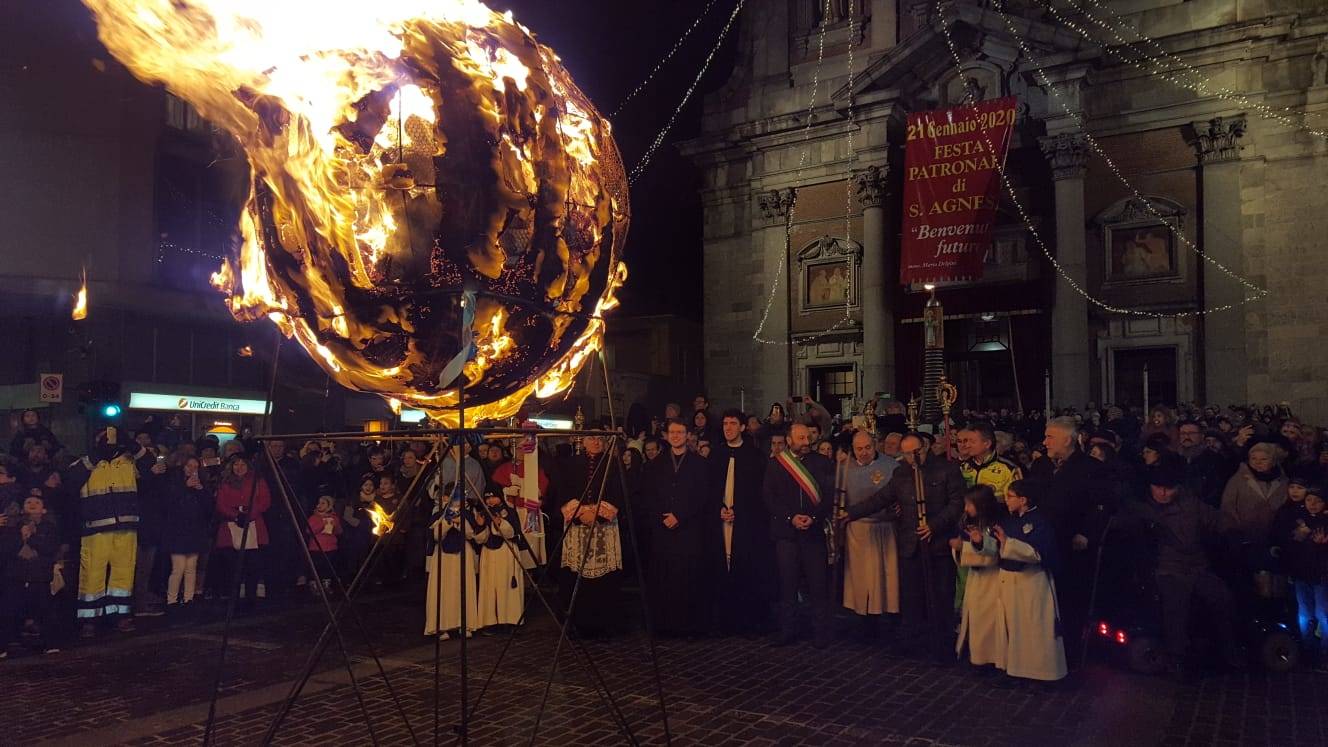 falò di sant'agnese somma