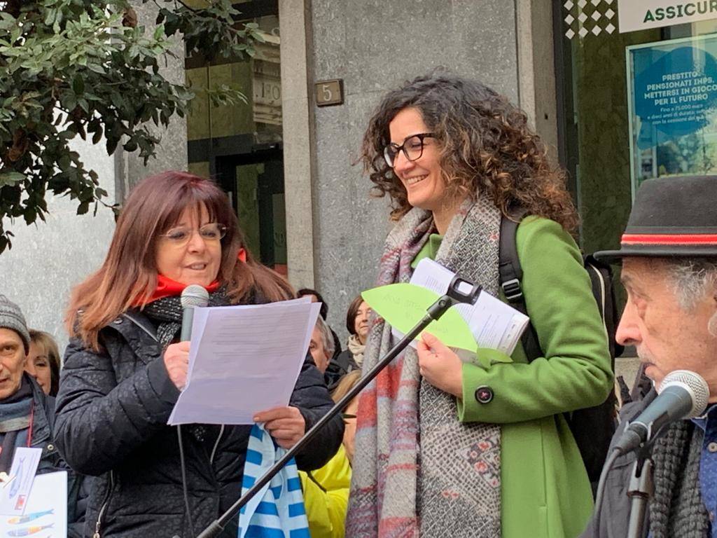 Le sardine in piazza a Varese