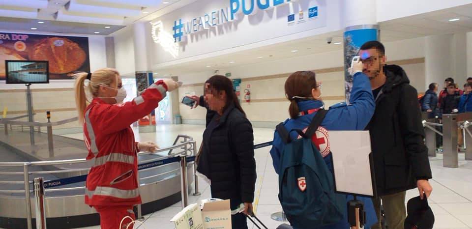 Controlli coronavirus in aeroporto