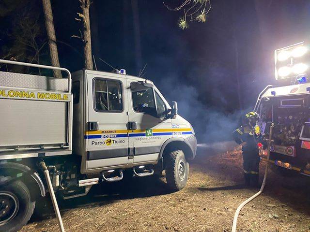 Incendio nei boschi di Somma Lombardo