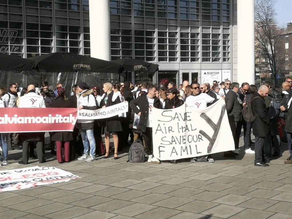 La protesta di Air Italy al Pirellone 