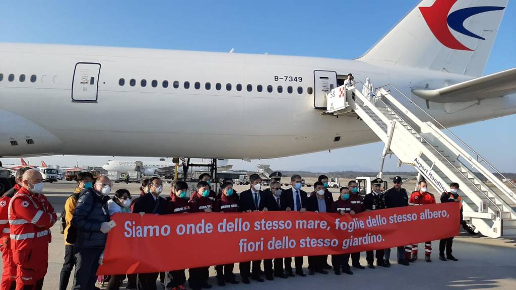 Arrivo cargo medici materiale dalla Cina