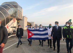 Coronavirus, arrivati a Malpensa 52 esperti sanitari cubani