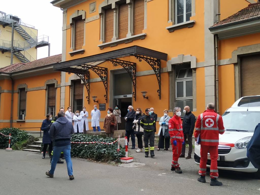 Il "grazie" di Saronno a medici e infermieri dell'ospedale cittadino