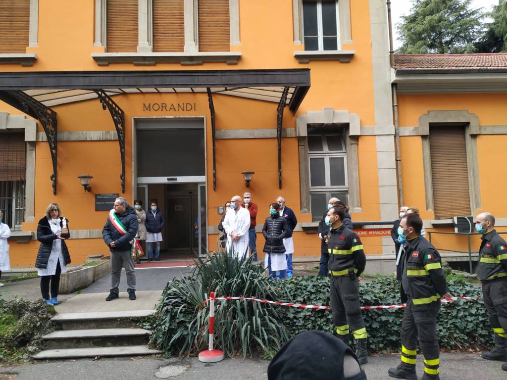 Il "grazie" di Saronno a medici e infermieri dell'ospedale cittadino