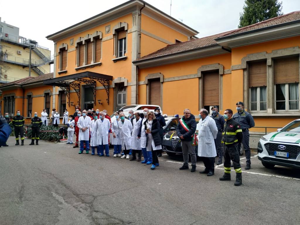 Il "grazie" di Saronno a medici e infermieri dell'ospedale cittadino