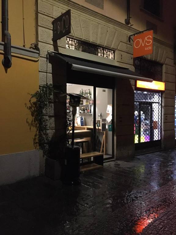 insegne accese bar ristoranti protesta