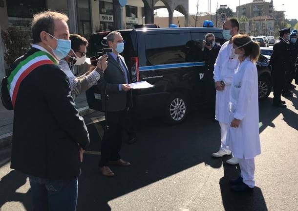 La città porta omaggi all'Ospedale di Busto