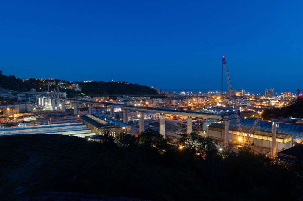 La costruzione del nuovo ponte di Genova