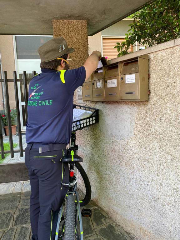 Caronno: distribuzione delle mascherine con i volontari del territorio 