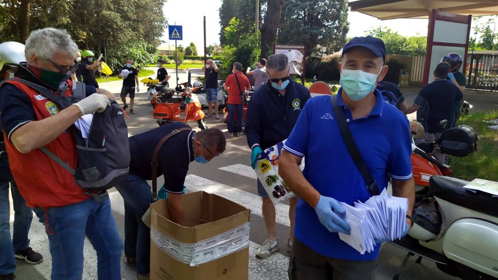 Caronno: distribuzione delle mascherine con i volontari del territorio 