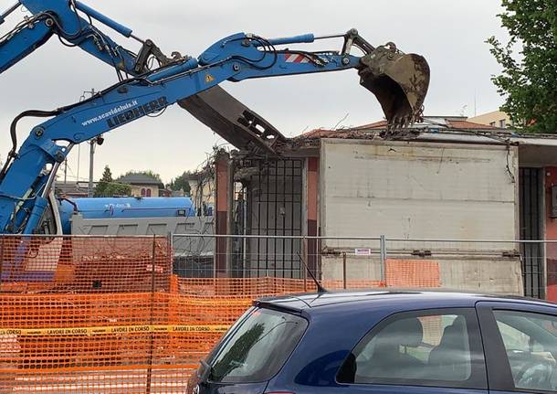 “Piano Stazioni”, l’abbattimento dell’ex biglietteria dei bus