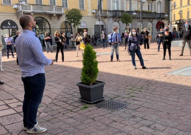 La protesta degli esercenti a Busto Arsizio