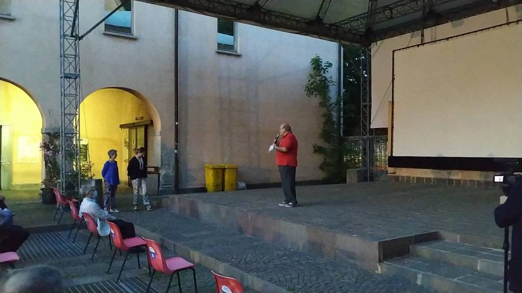 "Cinema sotto le stelle": entusiasmo per la prima serata dedicata ad Alberto Sordi 