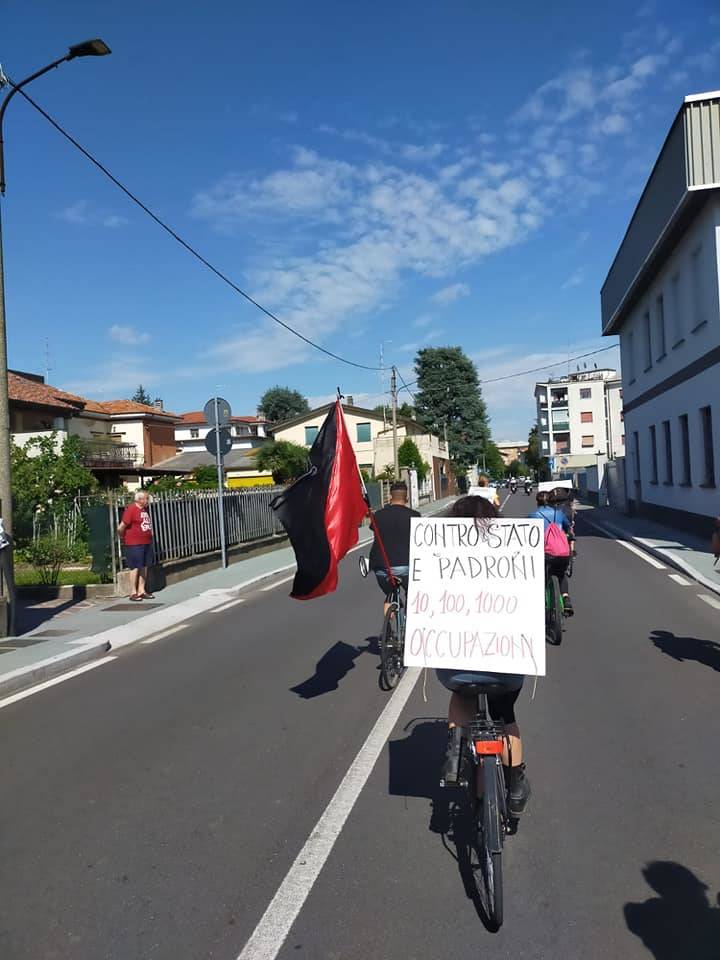 Il Collettivo Adespota si riunisce nel centro città: biciclettata da piazza San Francesco 