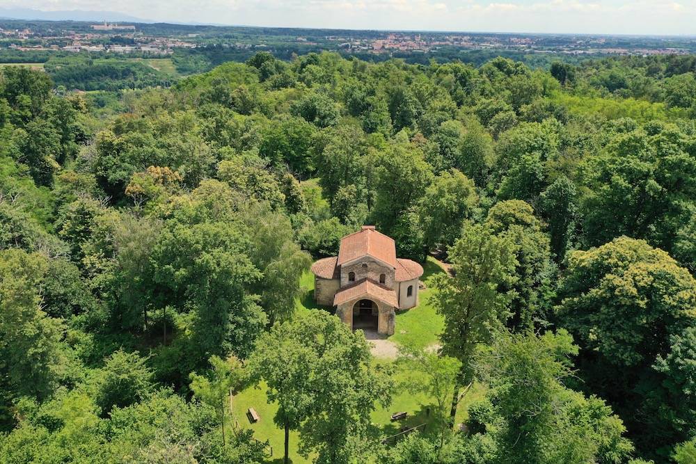 In volo con il drone sui beni archeologici del Varesotto