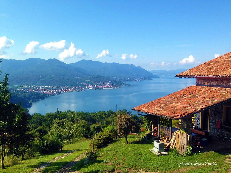 panorama lago maggiore colmegna foto di gero rinaldo