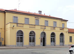 stazione sesto calende da wikipedia