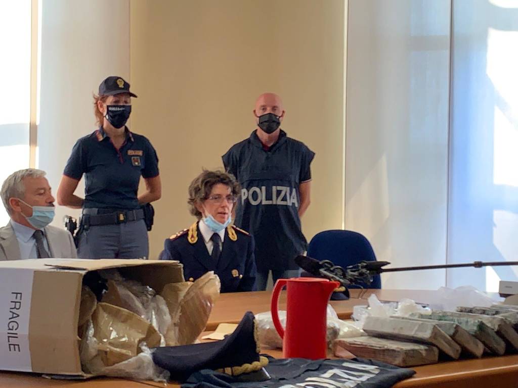 Droga nel laboratorio di Vergiate, tre arresti