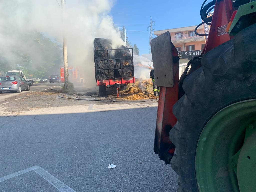 incendio trattore balle di fieno casorate sempione