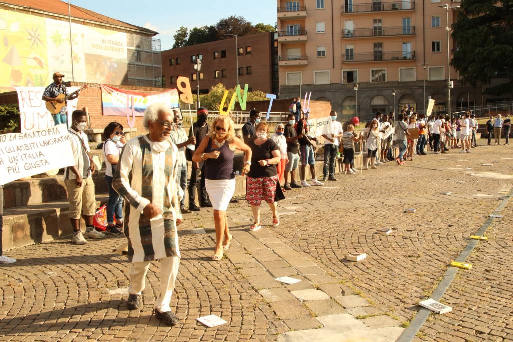 "Saniamo la sanatoria", presidio in piazza Repubblica per i diritti umani