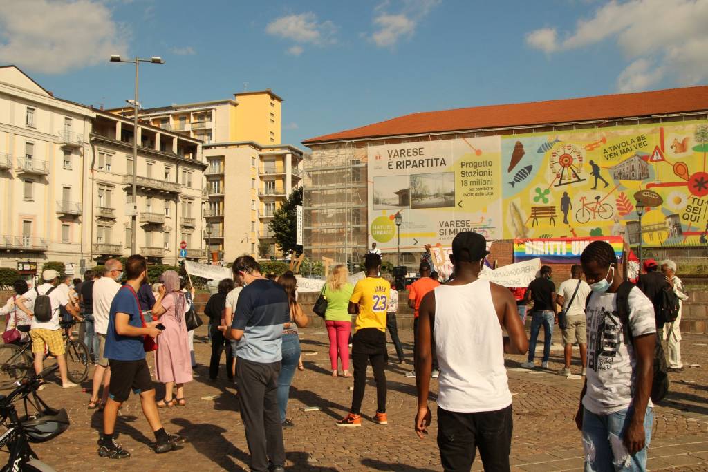 "Saniamo la sanatoria", presidio in piazza Repubblica per i diritti umani