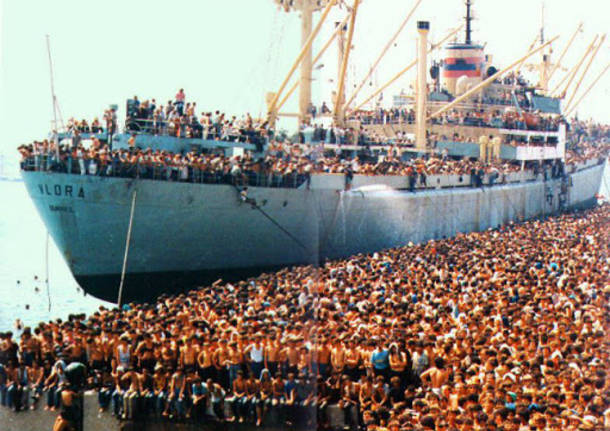 Ventinove Anni Fa L'arrivo A Bari Della Vlora, Simbolo Della Ricerca Di ...