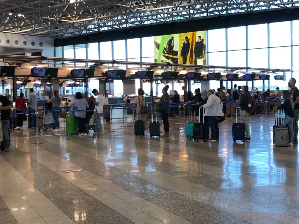 Giornata di rientri a Malpensa nell'ultimo weekend d'agosto 