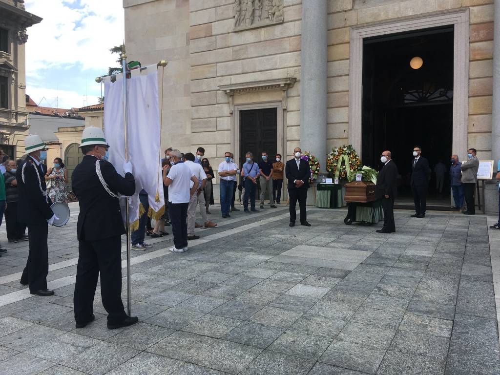 la cerimonia funebre dell'ex vicesindaco Massimo Bossi