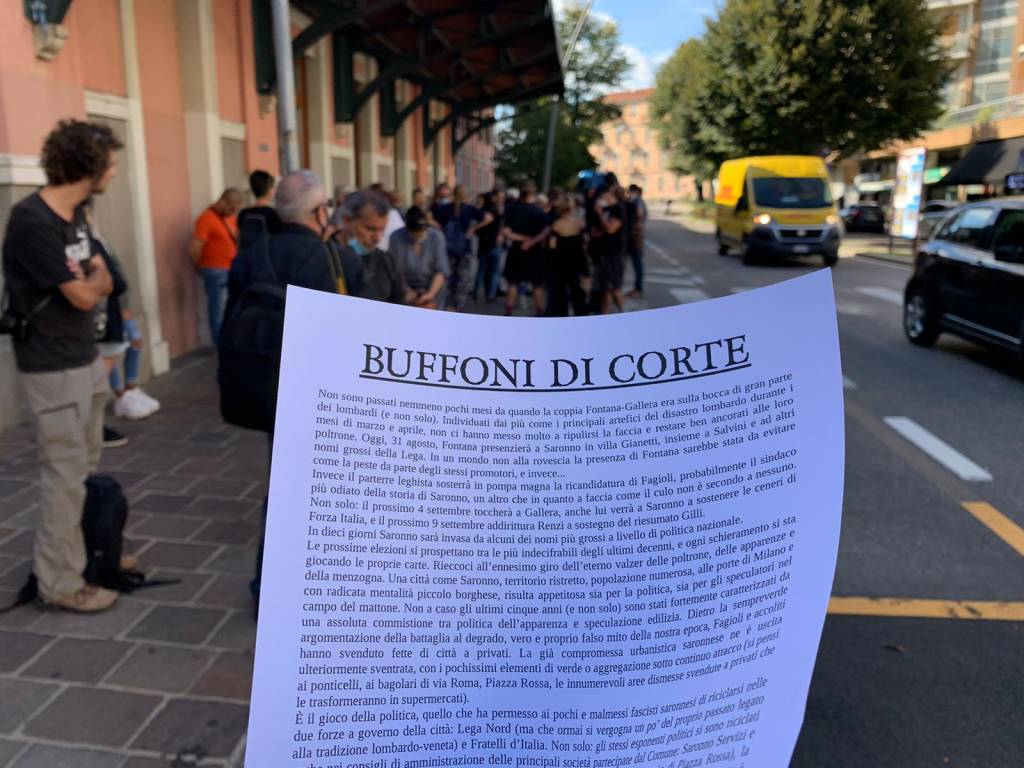 Salvini a Saronno, la contestazione degli anarchici davanti alla stazione