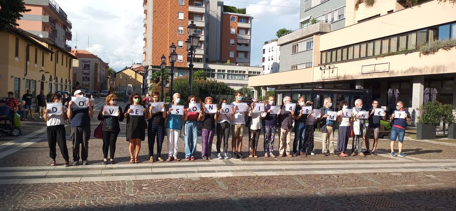 Salvini a Saronno, la contestazione degli anarchici davanti alla stazione