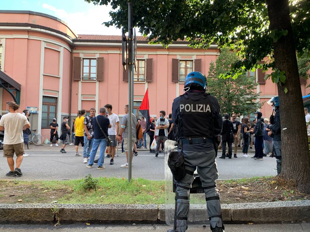 Telos collettivo adespota manifestazione saronno