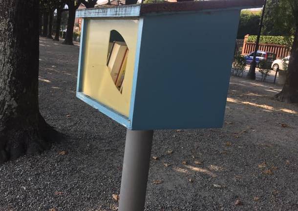 Vandalizzata una casetta del book-crossing ad Angera